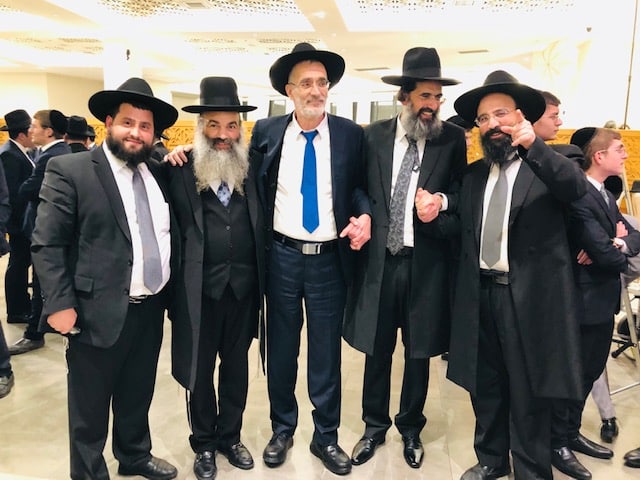 בית נאמן בישראל: ראש ישיבת 'תורה ודעת' חיתן את בנו