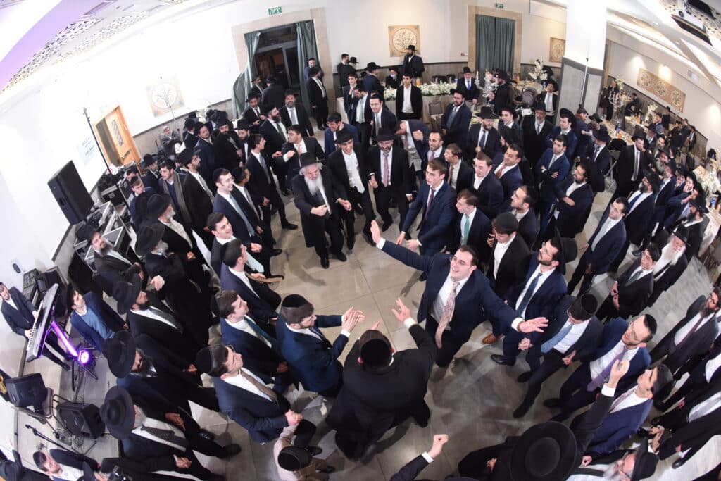 בית נאמן בישראל: ראש ישיבת 'תורה ודעת' חיתן את בנו