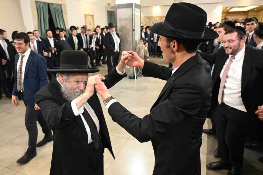 בית נאמן בישראל: ראש ישיבת 'תורה ודעת' חיתן את בנו