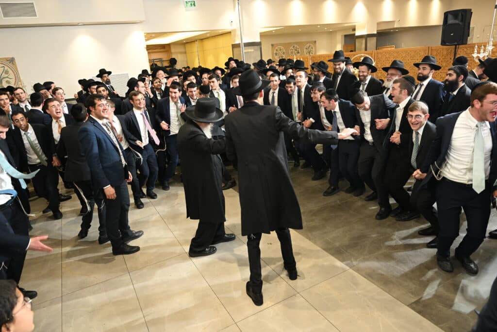 בית נאמן בישראל: ראש ישיבת 'תורה ודעת' חיתן את בנו