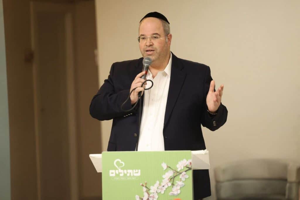 שר הרווחה מרגי נטע עץ בפנימיית שתילים בצפריה