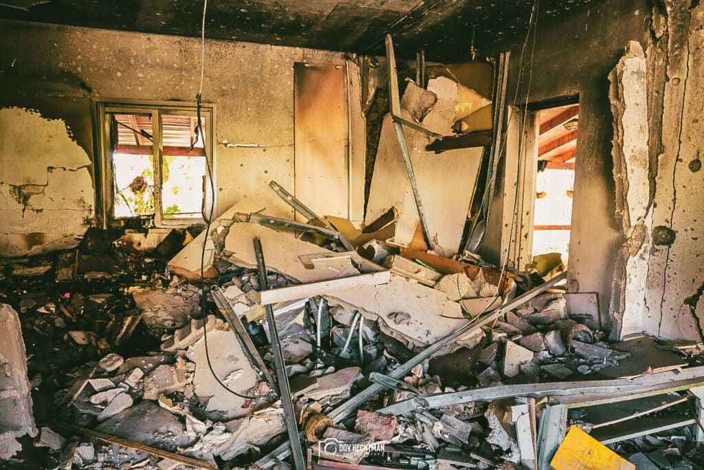 ארבעה חודשים אחרי: הצלם החב"די בתיעוד עצוב מבארי