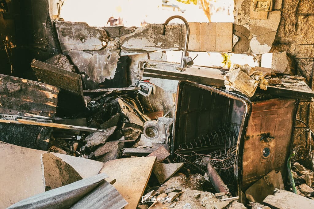 ארבעה חודשים אחרי: הצלם החב"די בתיעוד עצוב מבארי