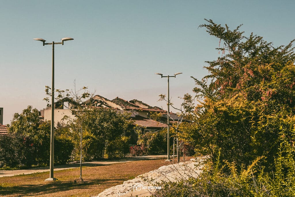 ארבעה חודשים אחרי: הצלם החב"די בתיעוד עצוב מבארי