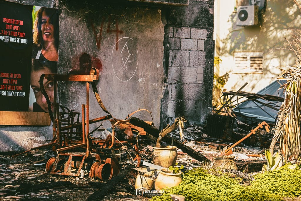 ארבעה חודשים אחרי: הצלם החב"די בתיעוד עצוב מבארי