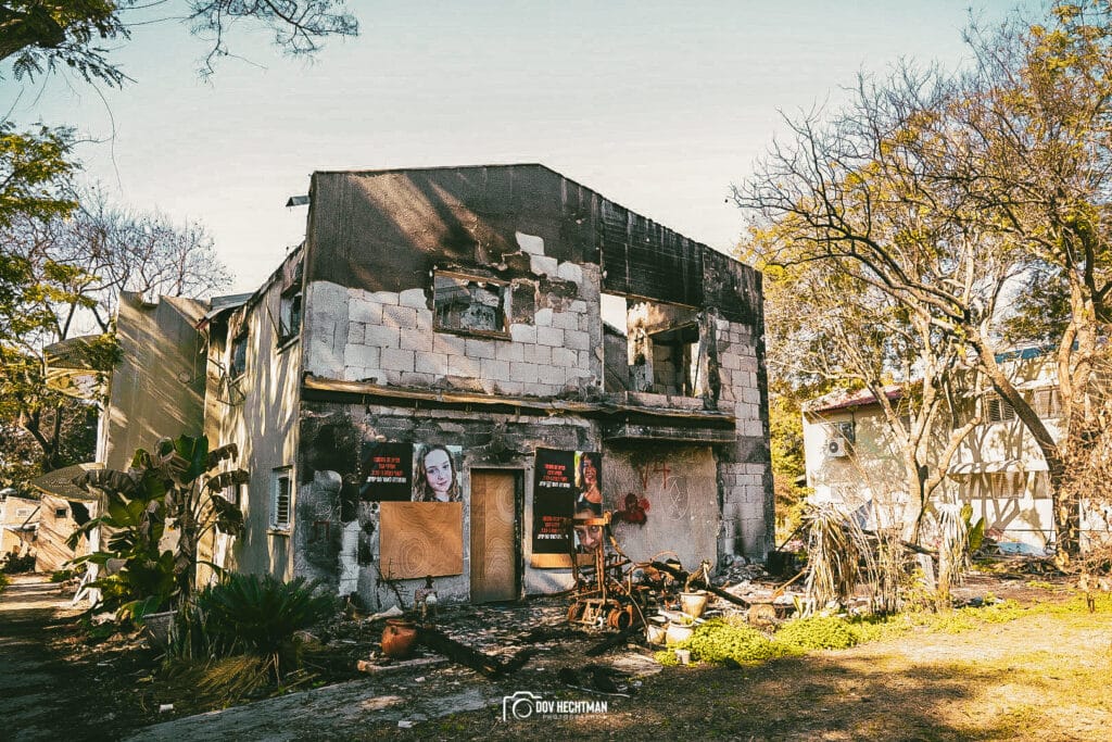 ארבעה חודשים אחרי: הצלם החב"די בתיעוד עצוב מבארי