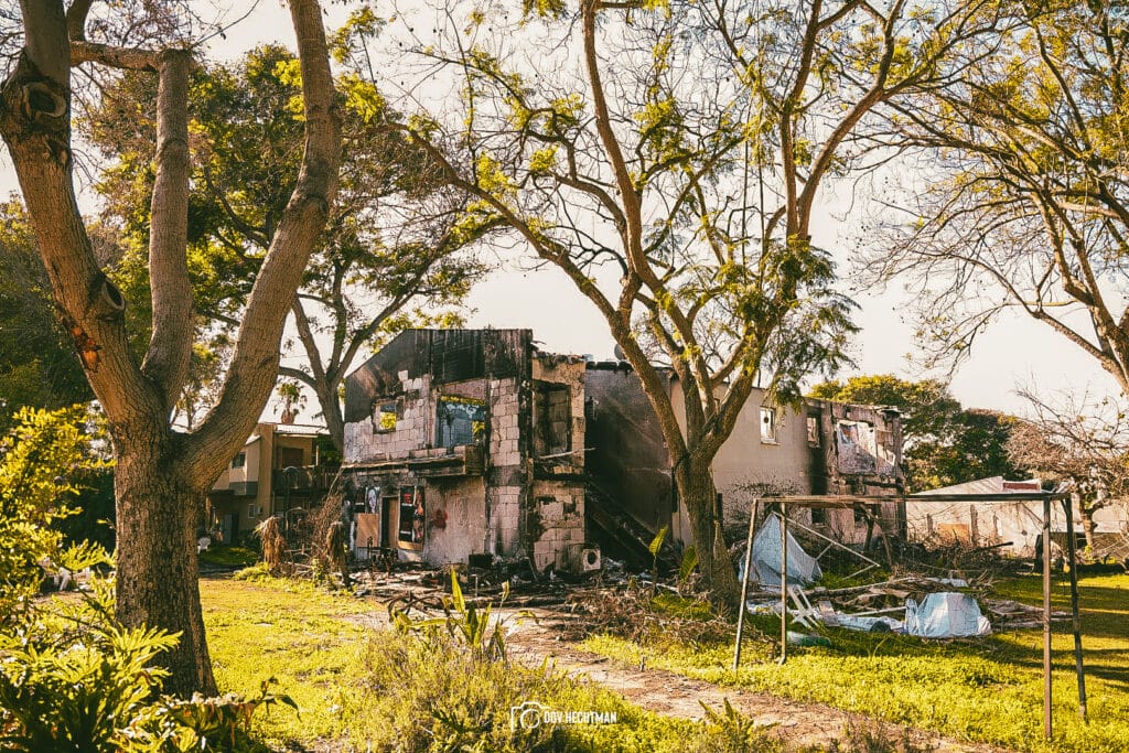 ארבעה חודשים אחרי: הצלם החב"די בתיעוד עצוב מבארי