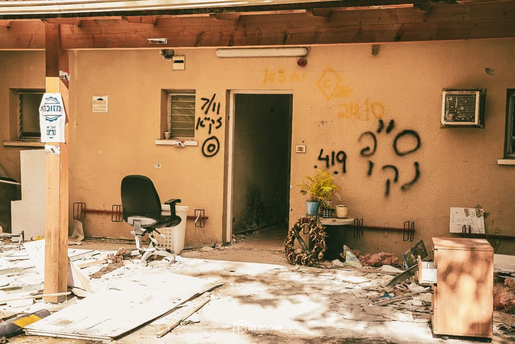 ארבעה חודשים אחרי: הצלם החב"די בתיעוד עצוב מבארי