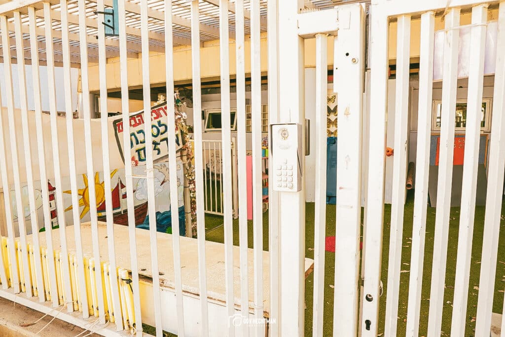 ארבעה חודשים אחרי: הצלם החב"די בתיעוד עצוב מבארי