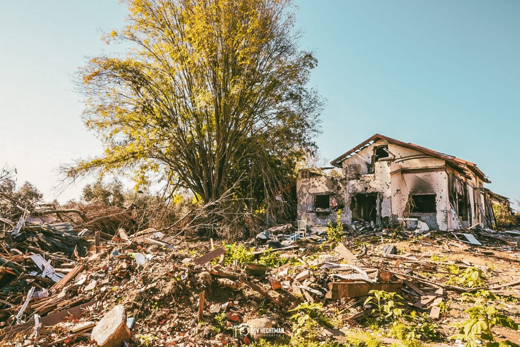 ארבעה חודשים אחרי: הצלם החב"די בתיעוד עצוב מבארי
