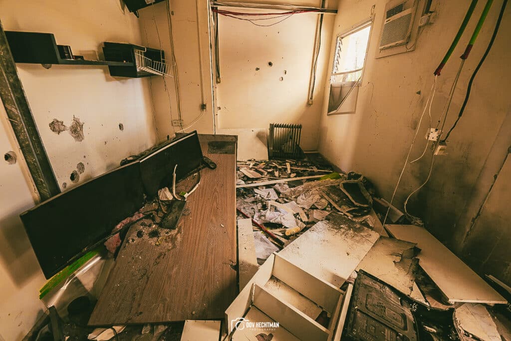 ארבעה חודשים אחרי: הצלם החב"די בתיעוד עצוב מבארי