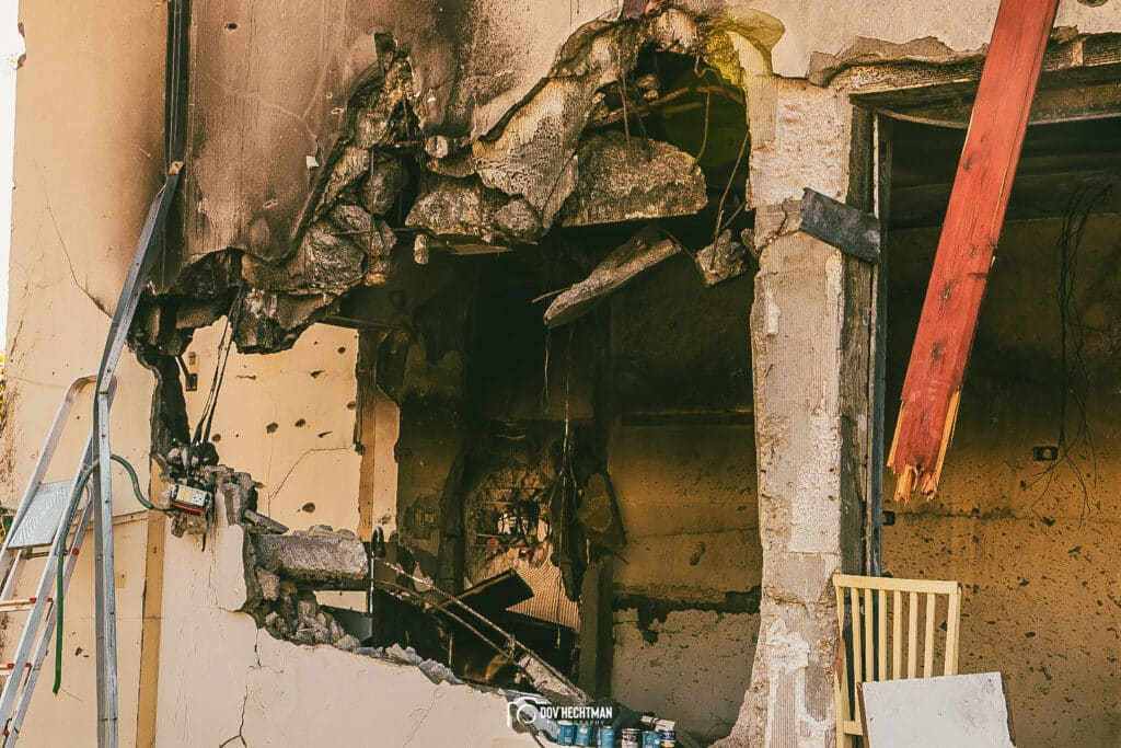 ארבעה חודשים אחרי: הצלם החב"די בתיעוד עצוב מבארי