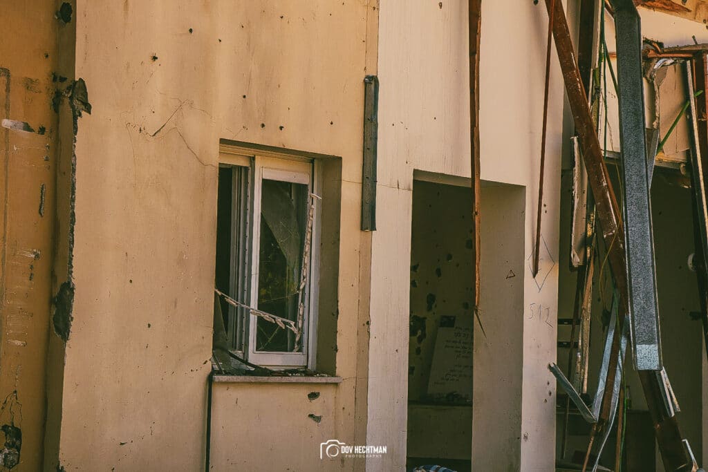 ארבעה חודשים אחרי: הצלם החב"די בתיעוד עצוב מבארי