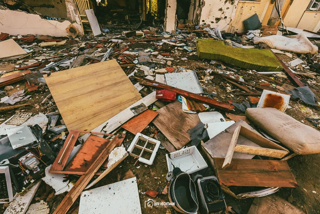 ארבעה חודשים אחרי: הצלם החב"די בתיעוד עצוב מבארי