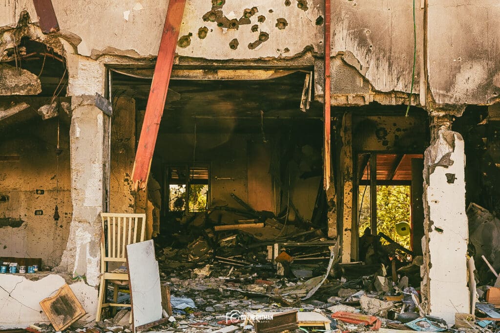 ארבעה חודשים אחרי: הצלם החב"די בתיעוד עצוב מבארי