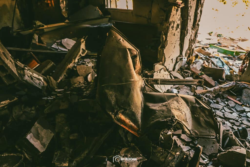 ארבעה חודשים אחרי: הצלם החב"די בתיעוד עצוב מבארי