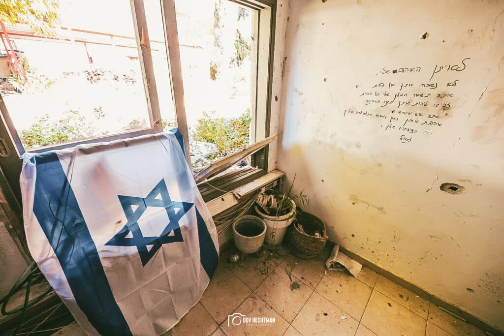 ארבעה חודשים אחרי: הצלם החב"די בתיעוד עצוב מבארי