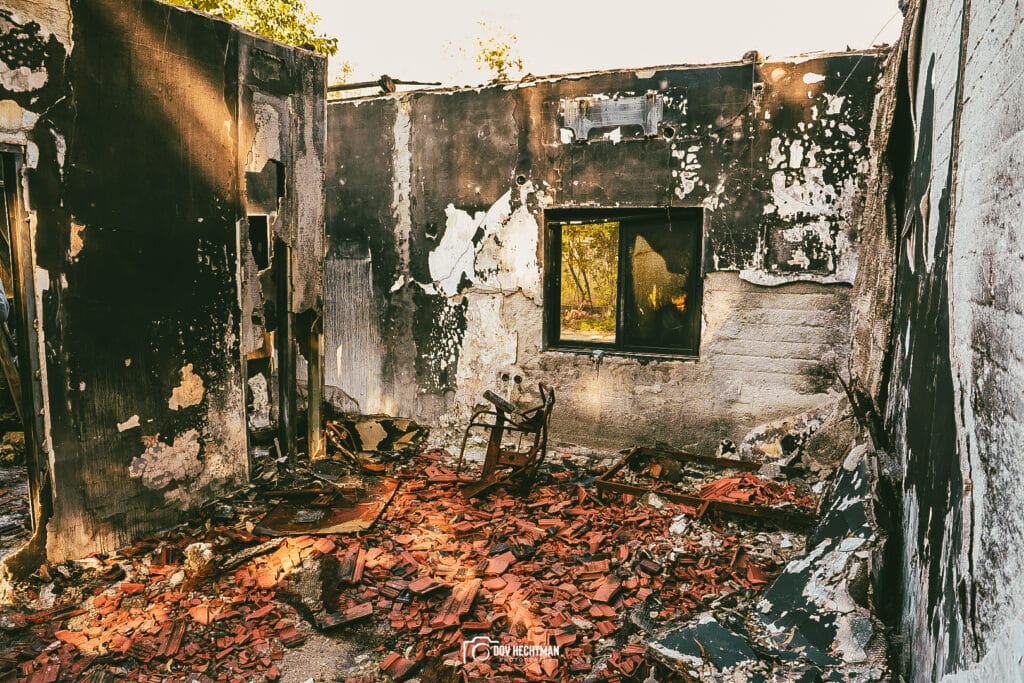 ארבעה חודשים אחרי: הצלם החב"די בתיעוד עצוב מבארי