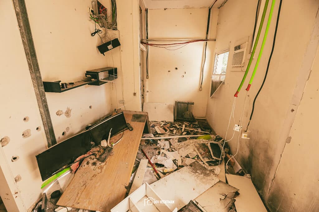 ארבעה חודשים אחרי: הצלם החב"די בתיעוד עצוב מבארי