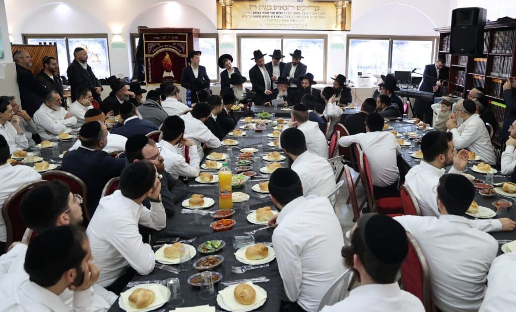 לאחר הפיגוע: ראש הישיבה הגיע למשא חיזוק בעיר רעננה