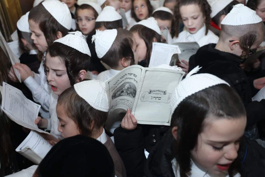 אצל הראב"ד וקבר רחל: המסע של ילדי תולדות אהרן