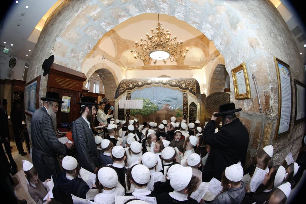 אצל הראב"ד וקבר רחל: המסע של ילדי תולדות אהרן