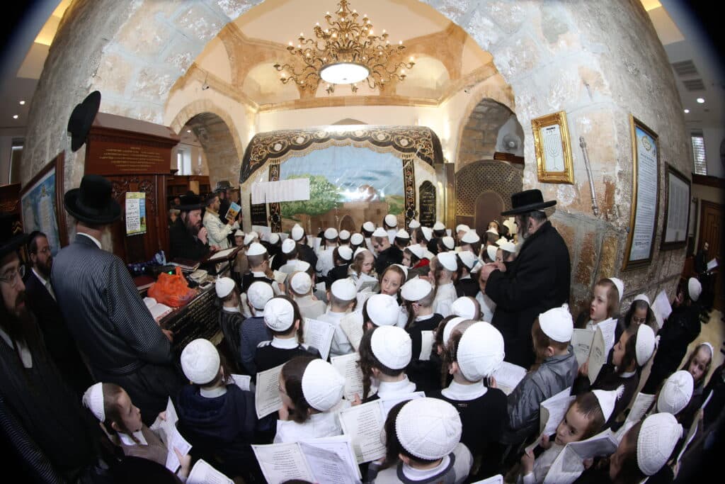 אצל הראב"ד וקבר רחל: המסע של ילדי תולדות אהרן