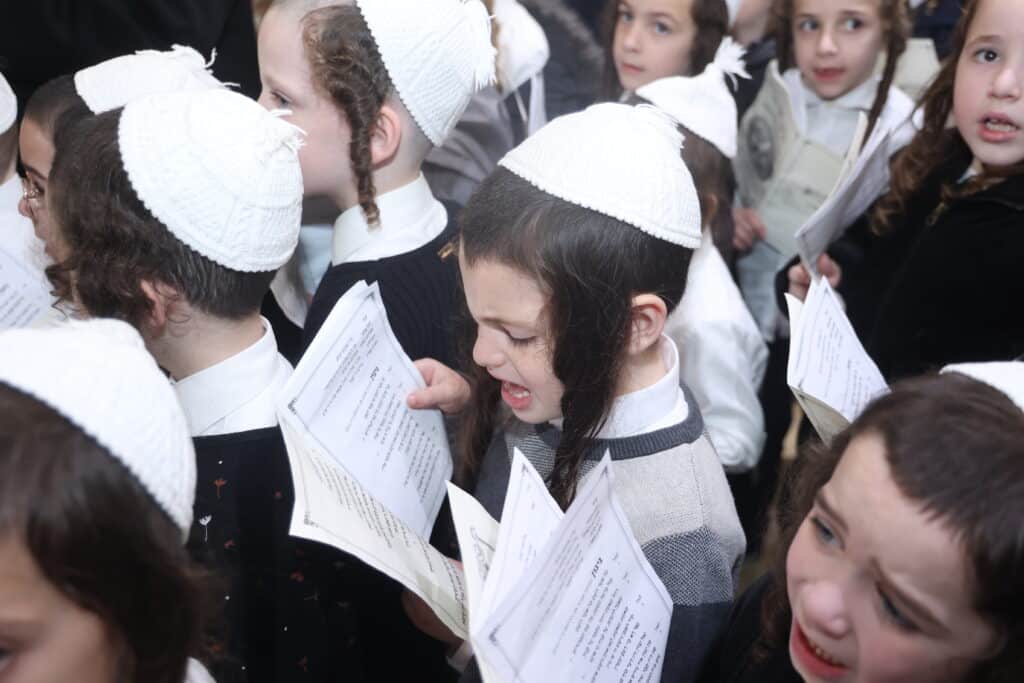 אצל הראב"ד וקבר רחל: המסע של ילדי תולדות אהרן