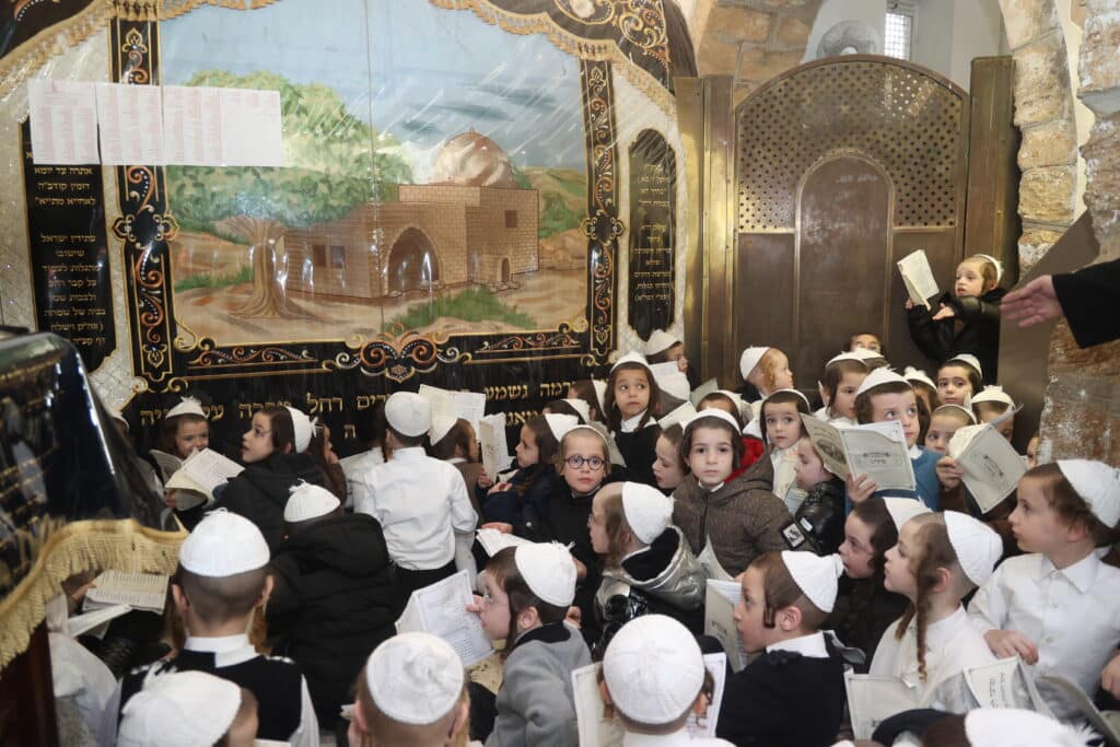 אצל הראב"ד וקבר רחל: המסע של ילדי תולדות אהרן