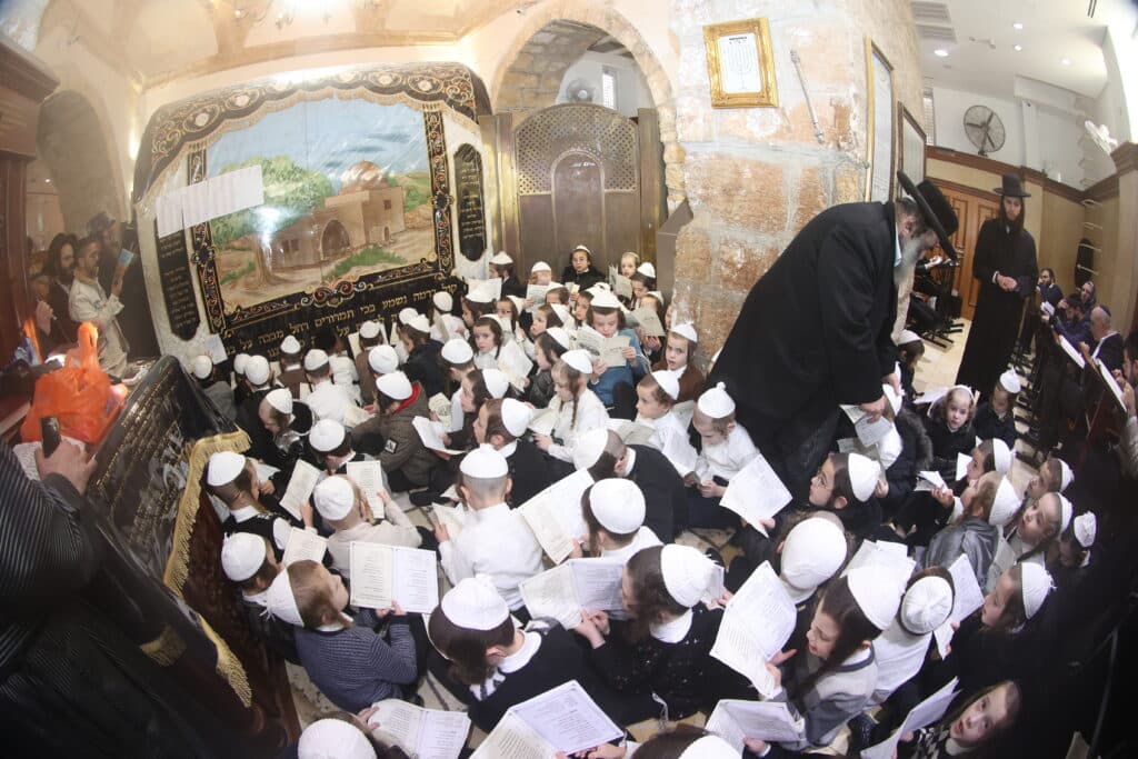 אצל הראב"ד וקבר רחל: המסע של ילדי תולדות אהרן