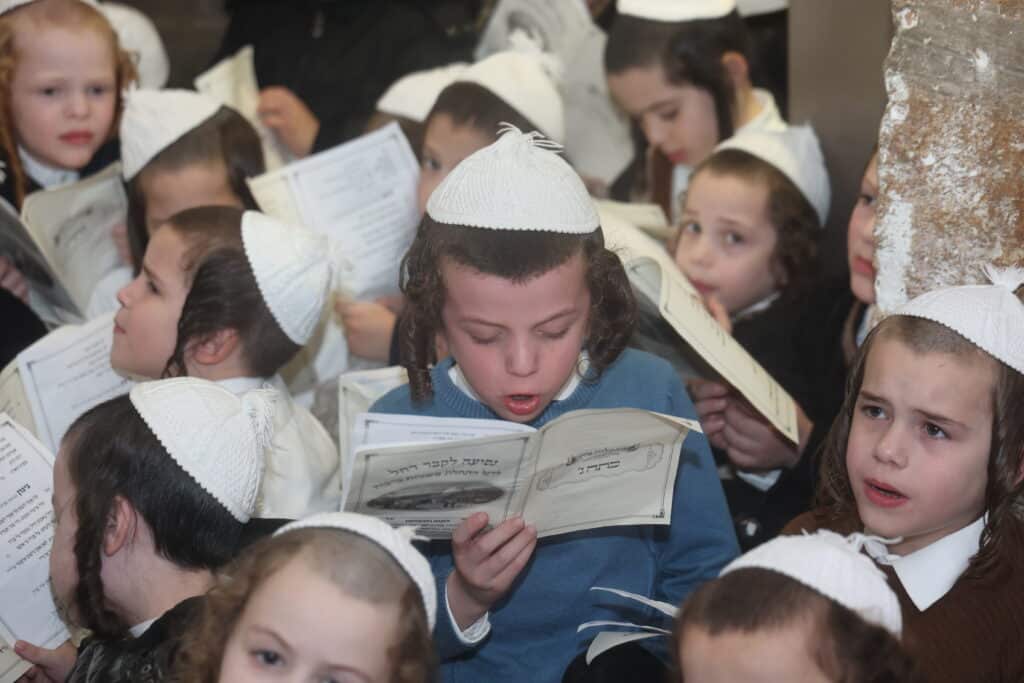 אצל הראב"ד וקבר רחל: המסע של ילדי תולדות אהרן