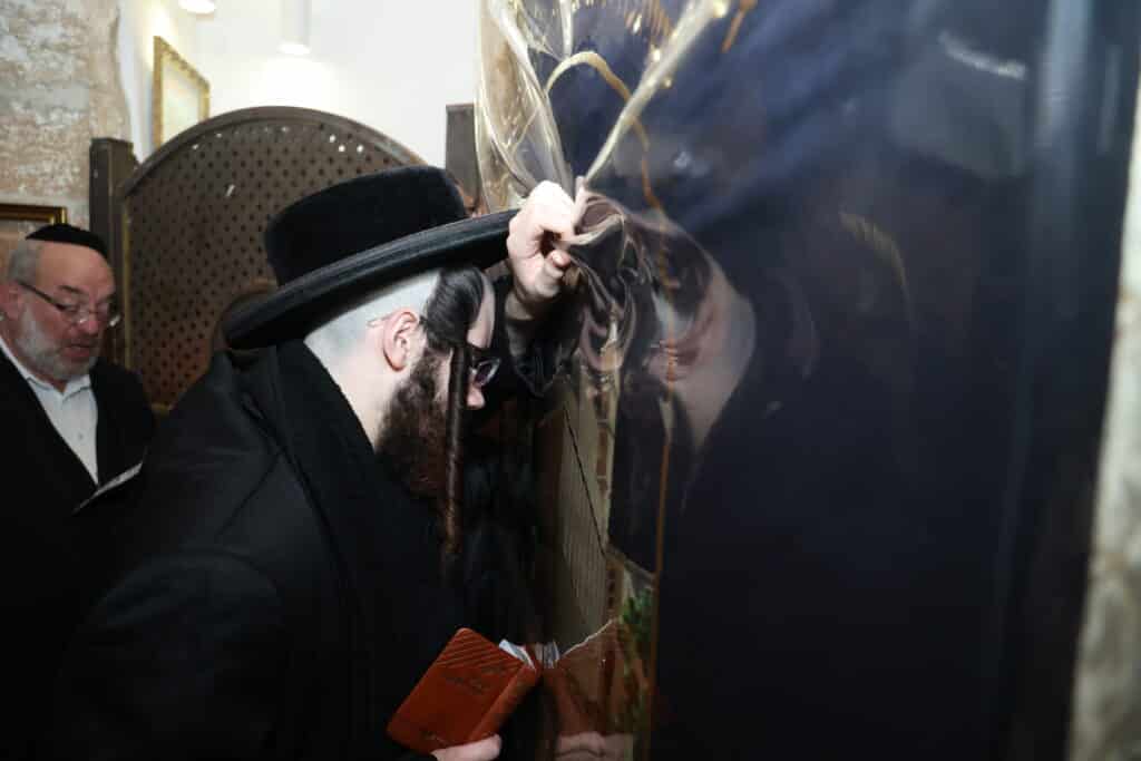 אצל הראב"ד וקבר רחל: המסע של ילדי תולדות אהרן