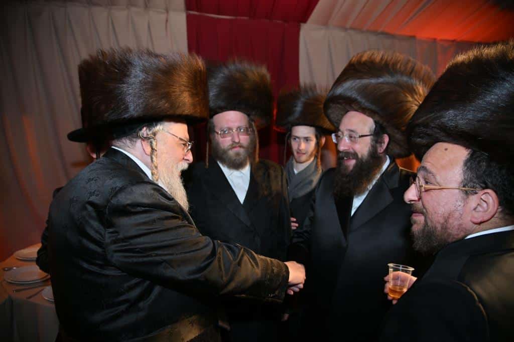 החסידים רקדו כל הלילה: המשפיע החסידי חיתן את בתו