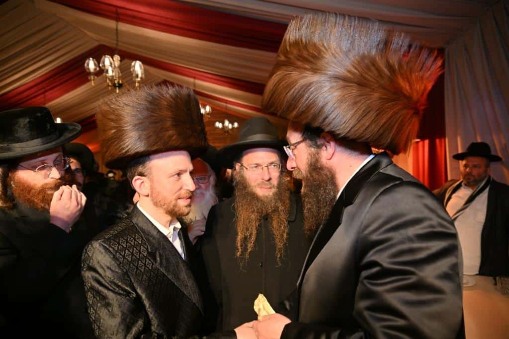 החסידים רקדו כל הלילה: המשפיע החסידי חיתן את בתו