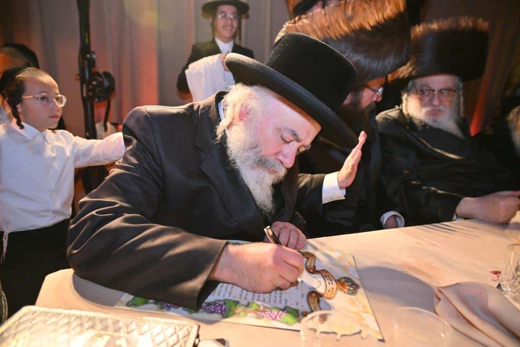 החסידים רקדו כל הלילה: המשפיע החסידי חיתן את בתו