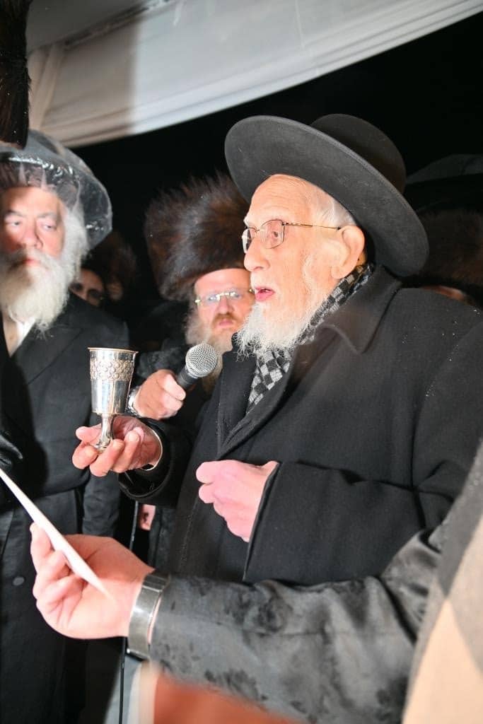 החסידים רקדו כל הלילה: המשפיע החסידי חיתן את בתו