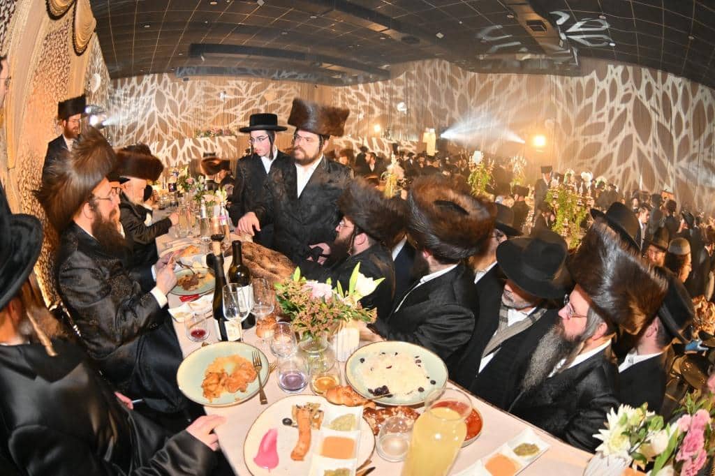 החסידים רקדו כל הלילה: המשפיע החסידי חיתן את בתו