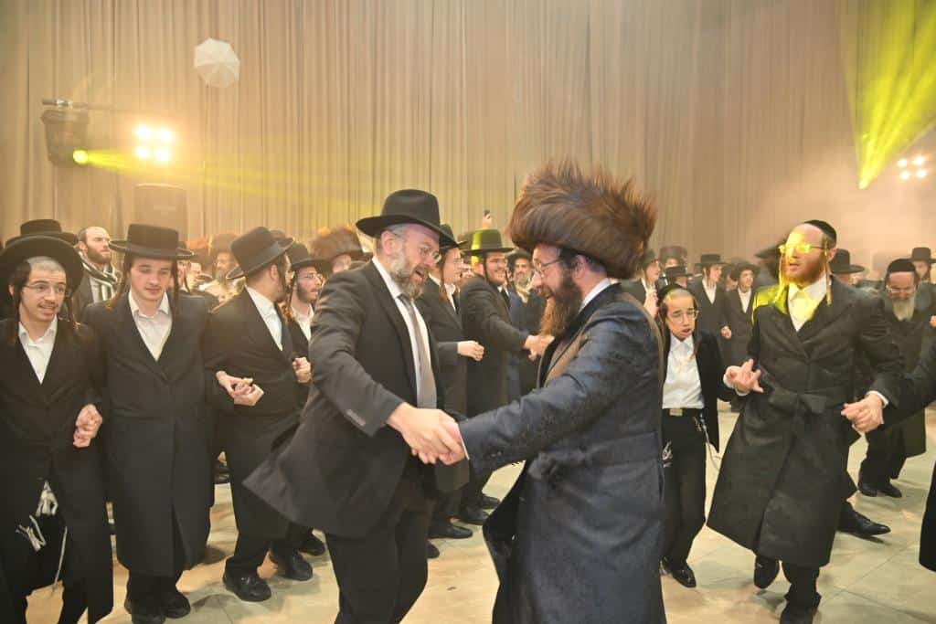 החסידים רקדו כל הלילה: המשפיע החסידי חיתן את בתו