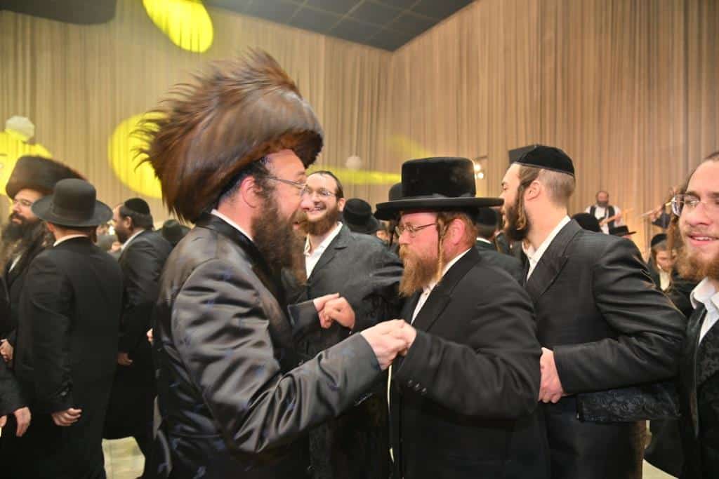 החסידים רקדו כל הלילה: המשפיע החסידי חיתן את בתו