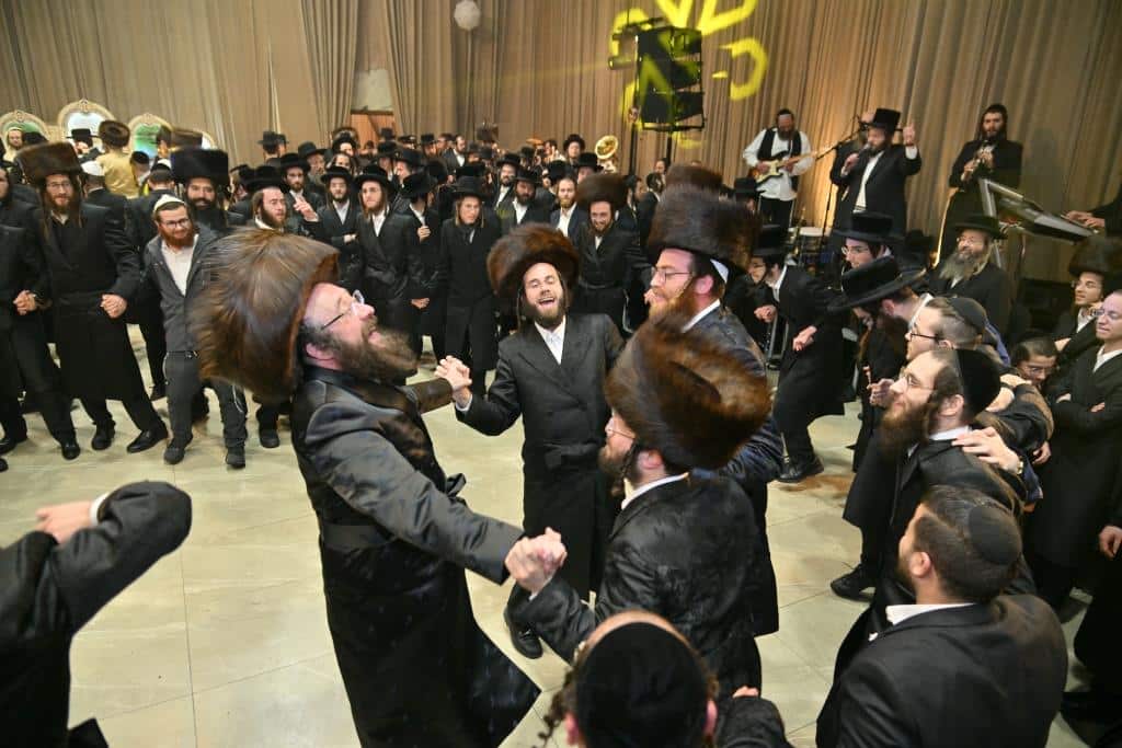 החסידים רקדו כל הלילה: המשפיע החסידי חיתן את בתו