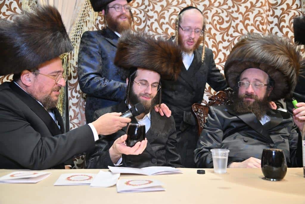 החסידים רקדו כל הלילה: המשפיע החסידי חיתן את בתו