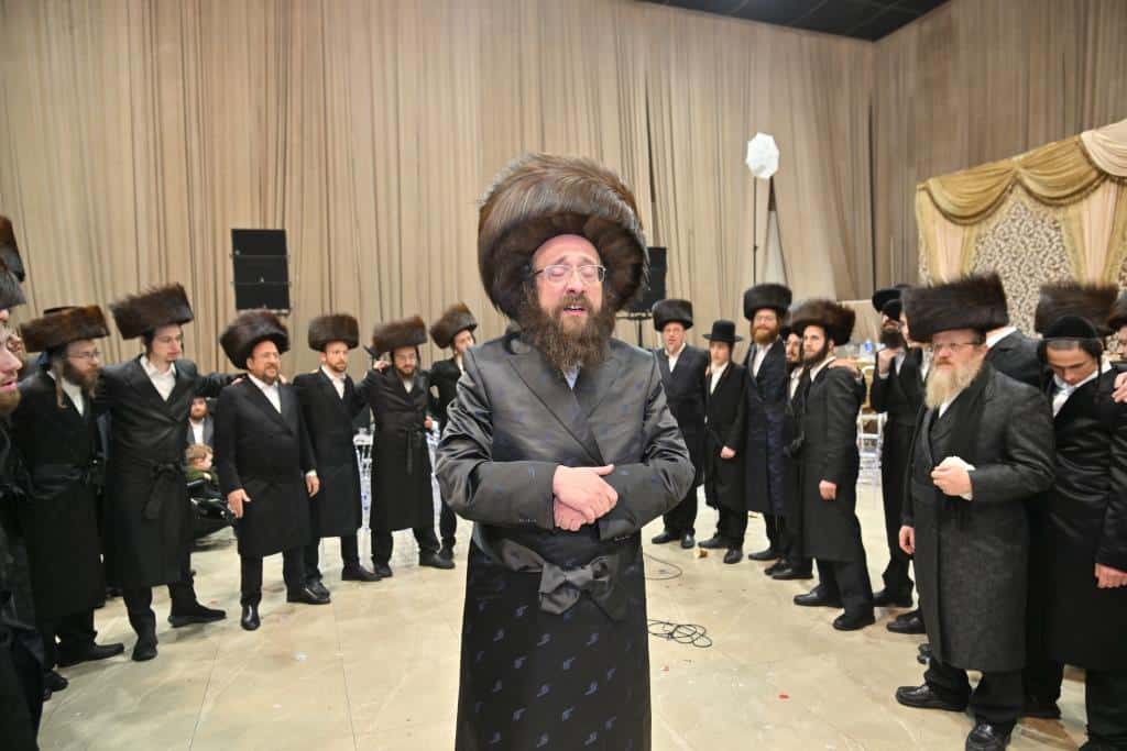 החסידים רקדו כל הלילה: המשפיע החסידי חיתן את בתו