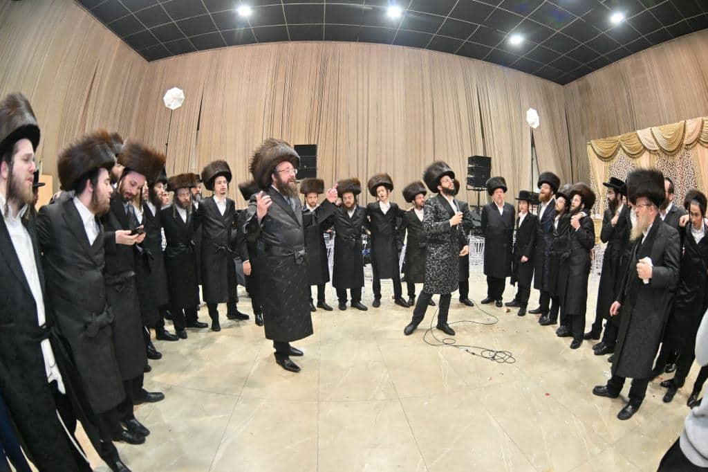החסידים רקדו כל הלילה: המשפיע החסידי חיתן את בתו