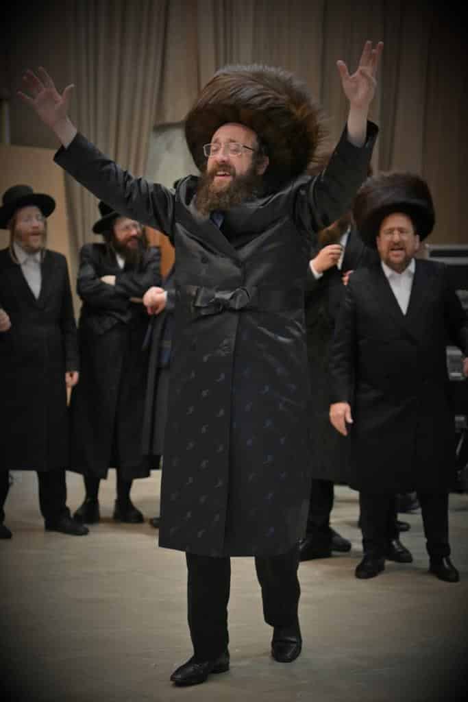 החסידים רקדו כל הלילה: המשפיע החסידי חיתן את בתו