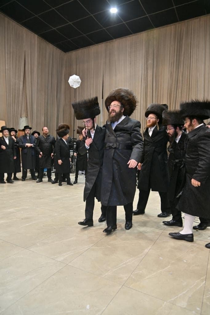 החסידים רקדו כל הלילה: המשפיע החסידי חיתן את בתו