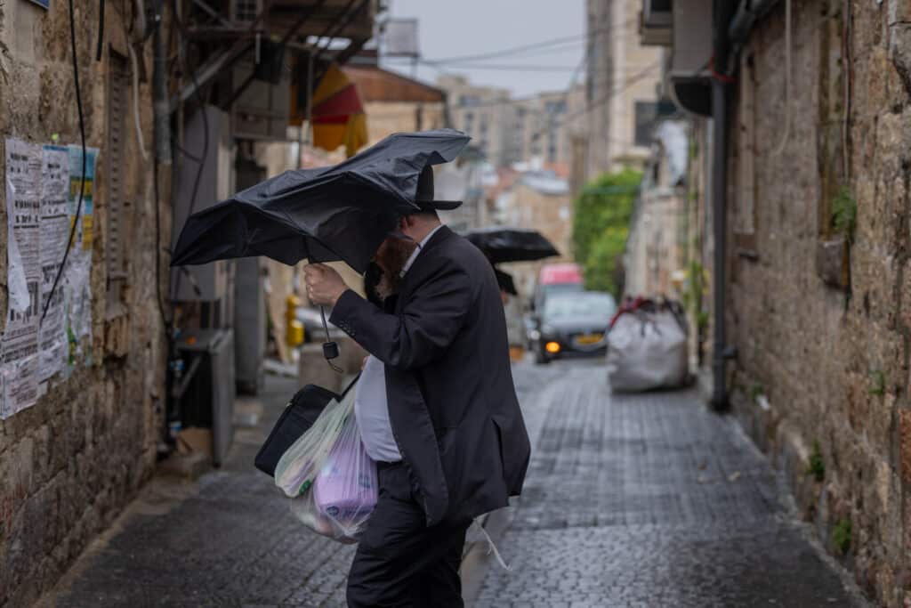 תיעוד: ערב ט"ו בשבט בירושלים: חורפי וגשום