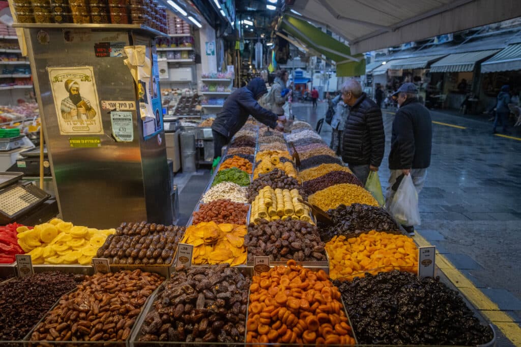 תיעוד: ערב ט"ו בשבט בירושלים: חורפי וגשום