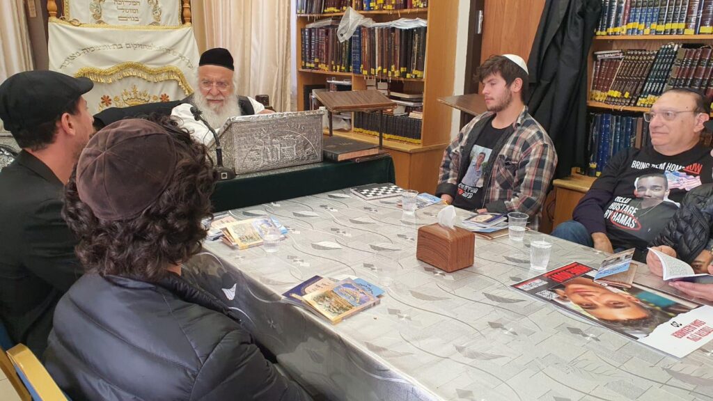 גדולי ישראל בקריאה חריגה: להשתתף בתפילת הרבבות בכותל לשובם של החטופים