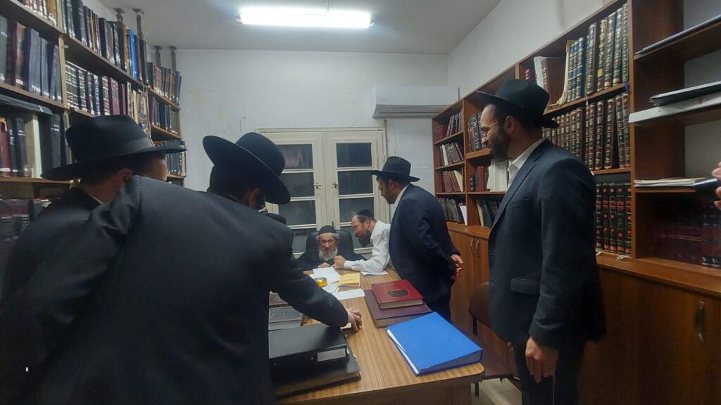 לאחר מתקפה של רבנים: מרן הגר"ד לנדו בירך את מתנדבי השומרים