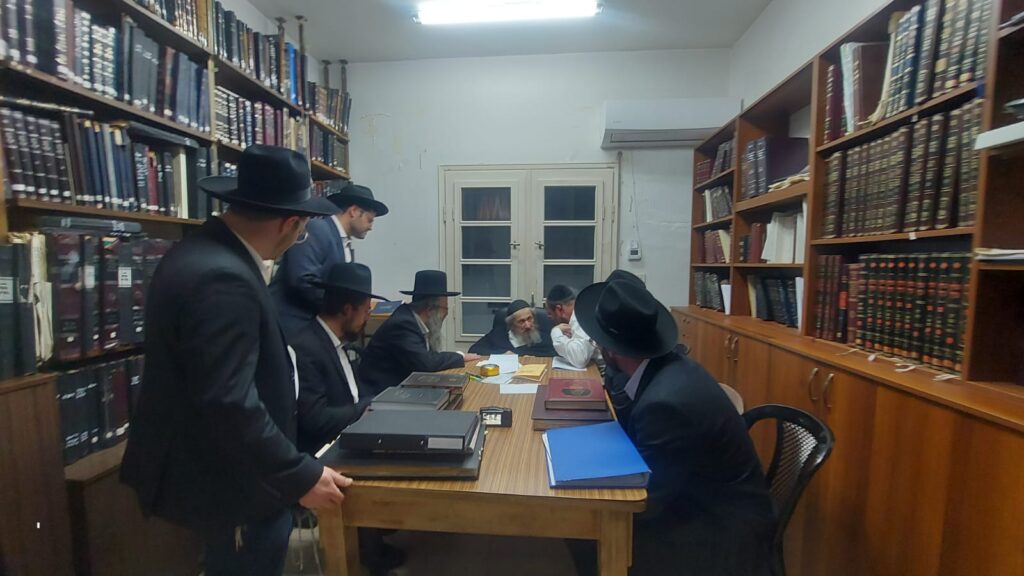 לאחר מתקפה של רבנים: מרן הגר"ד לנדו בירך את מתנדבי השומרים